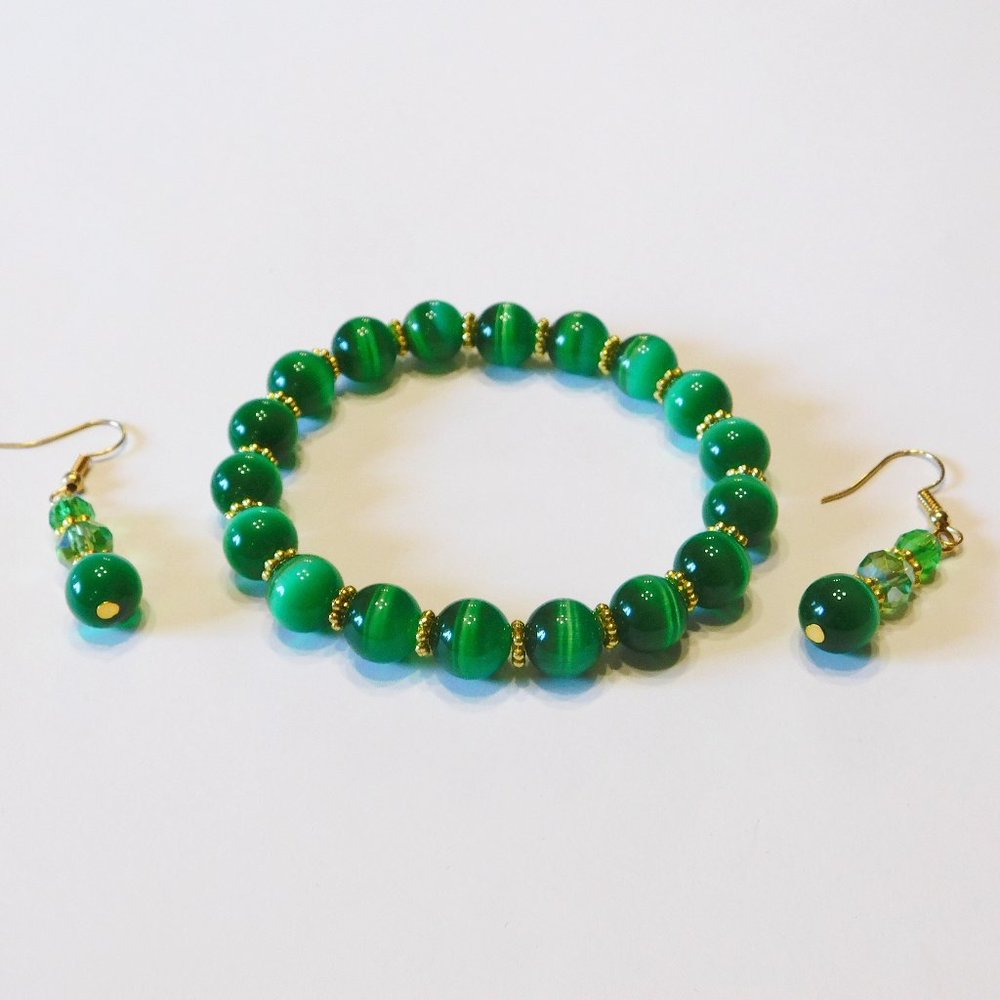 Handmade Green Glass Beaded Stretch Bracelet & Matching Earrings - 7.75"